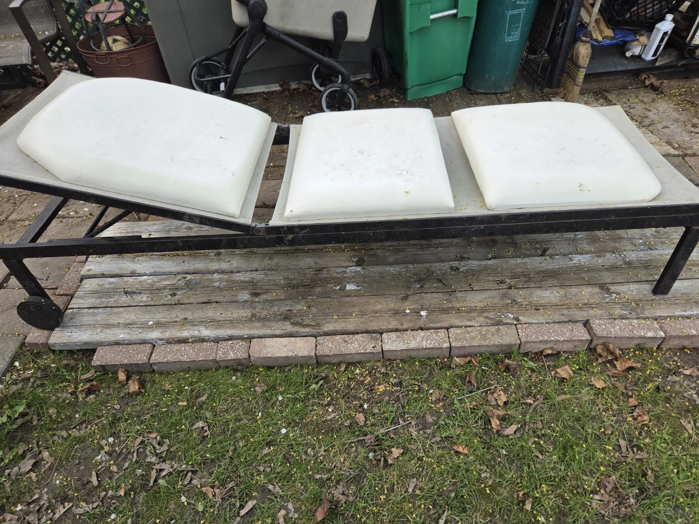 Outdoor Chaise Lounge Chair with Cushions
