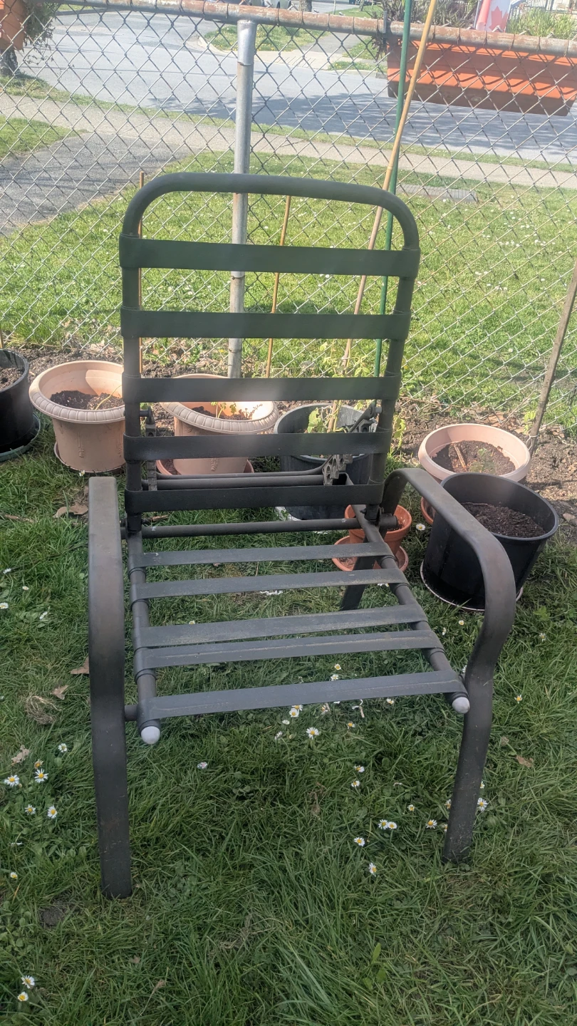 Lounge chair that can convert to sit up chair - photo 2