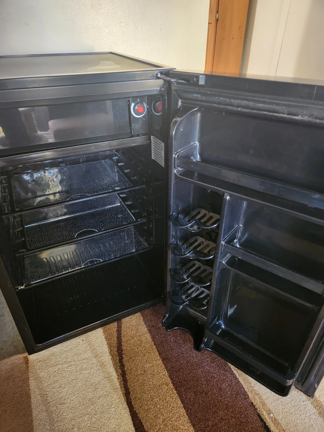LARGE BAR FRIDGE BOWMANVILLE - photo 2