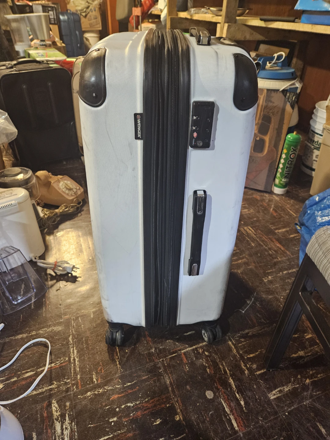 Wenger Luggage - White Hard-Shell Suitcase - photo 2