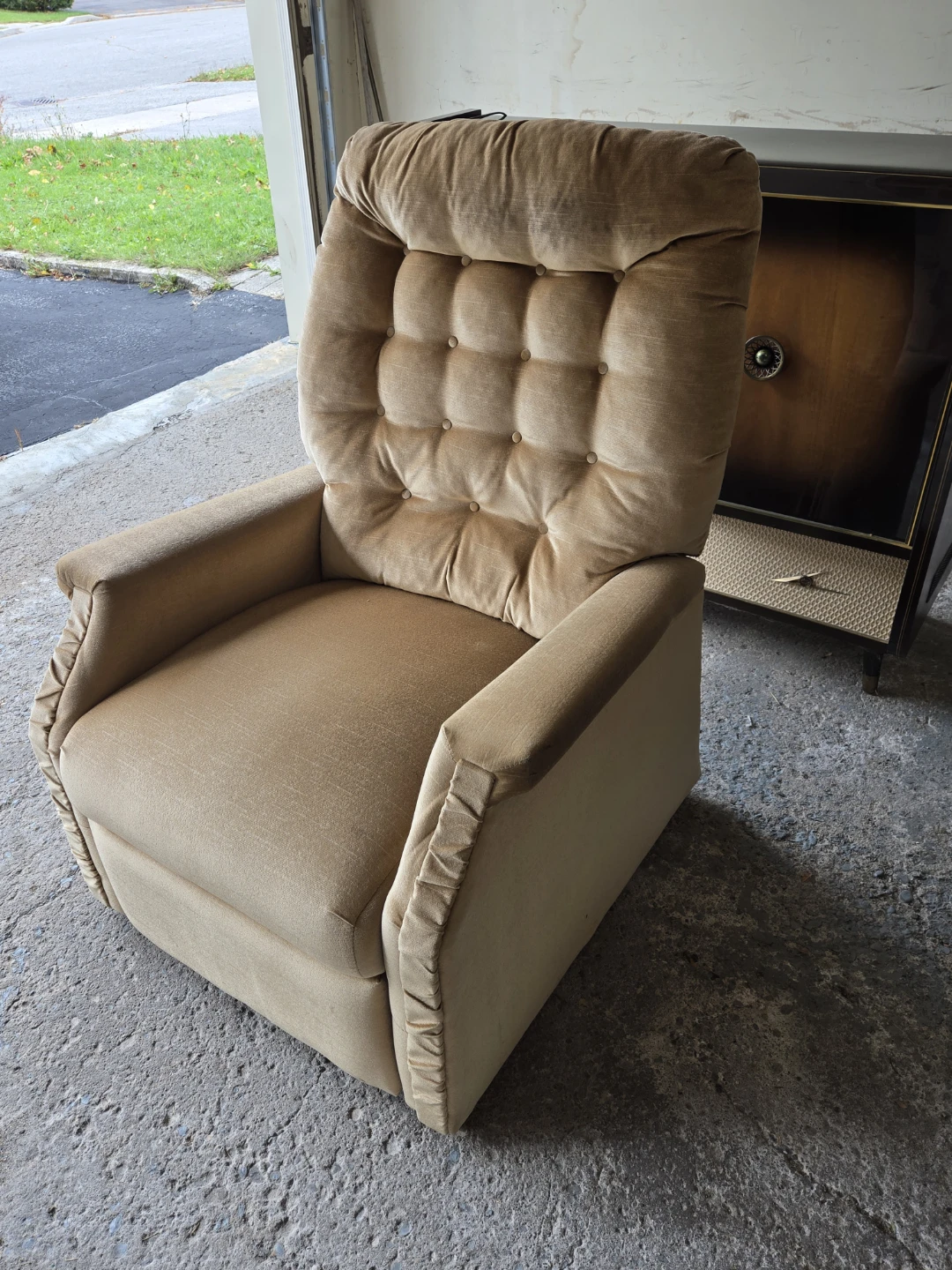 Tan Velour Recliner Chair with kickout Ottoman - photo 2