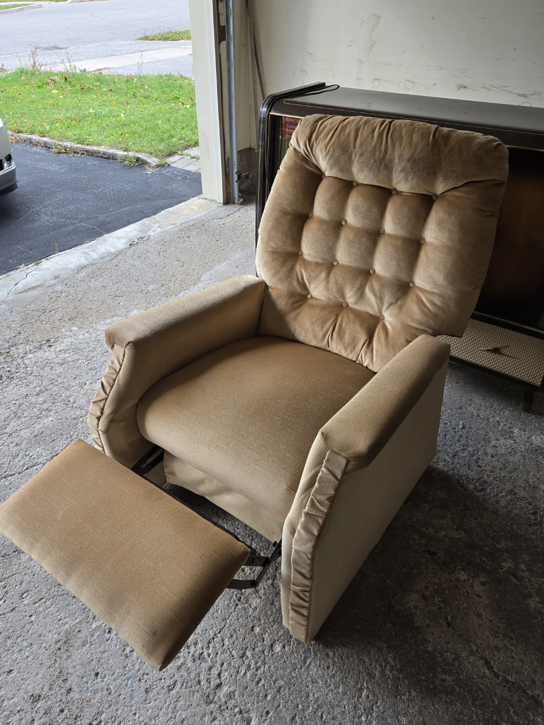 Tan Velour Recliner Chair with kickout Ottoman - photo 3