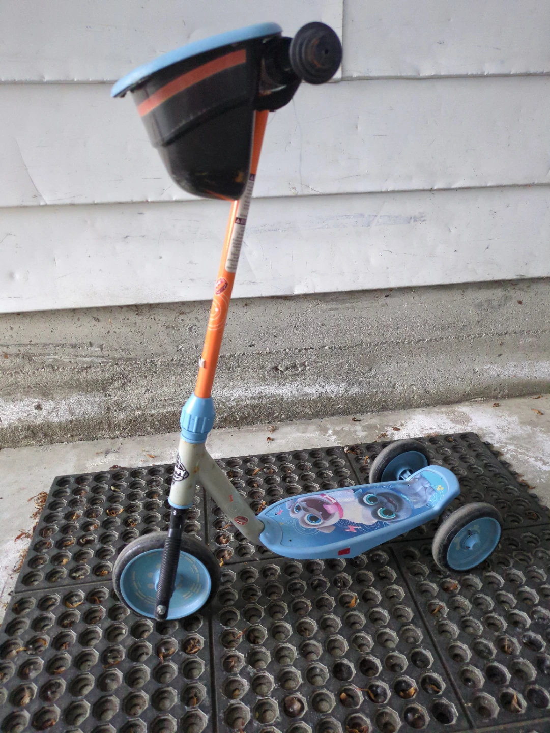 Disney Junior Puppy Dog Pals 3-Wheel Scooter