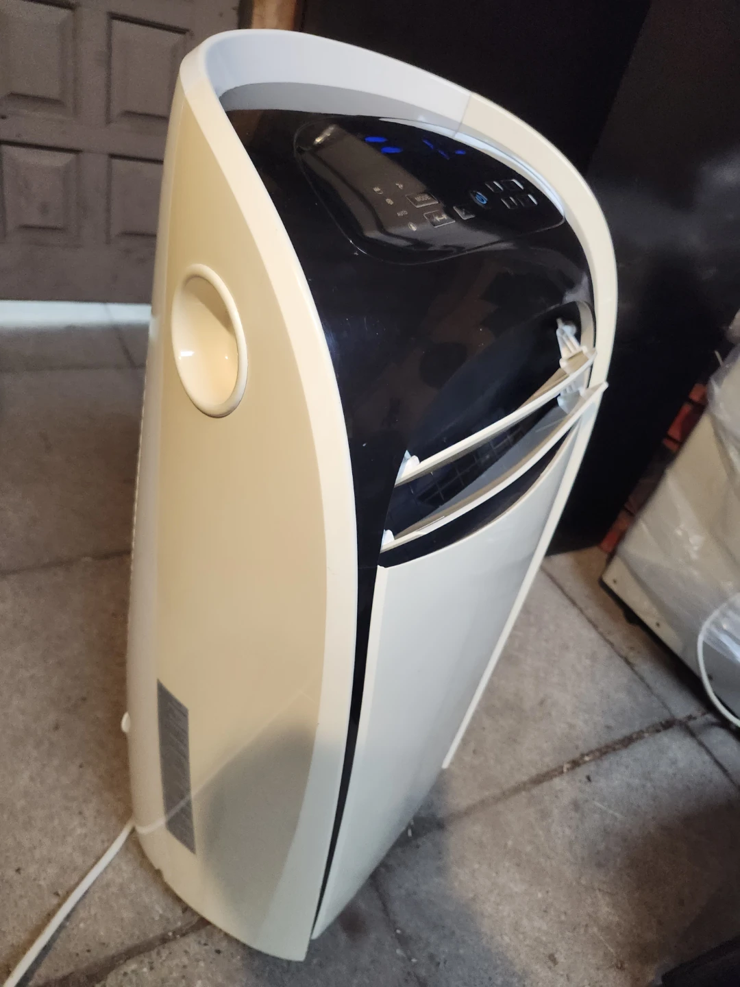 10000 BTU Portable Air Conditioner + window kit (Great cond!)