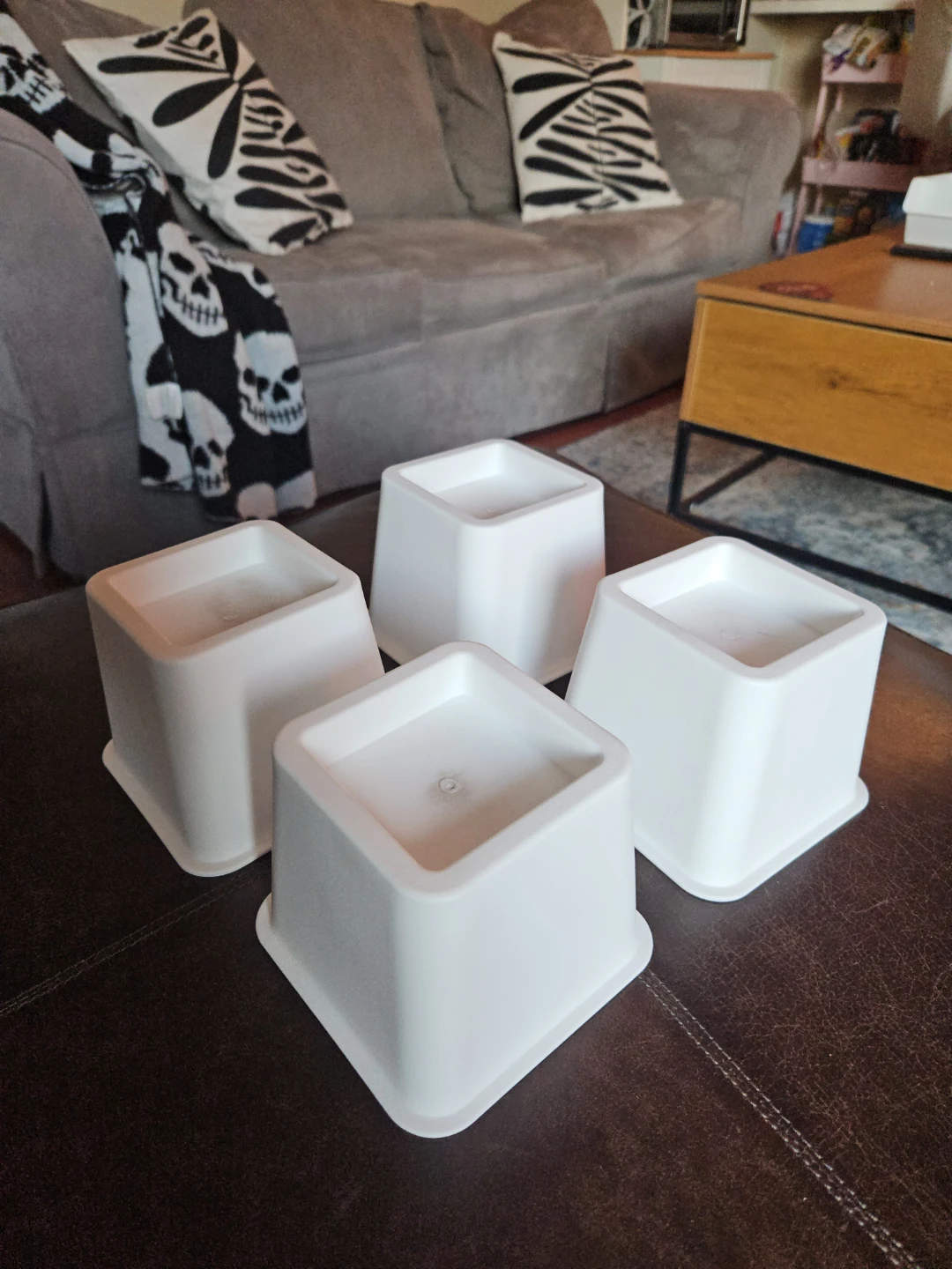 Set of 4 bed risers
