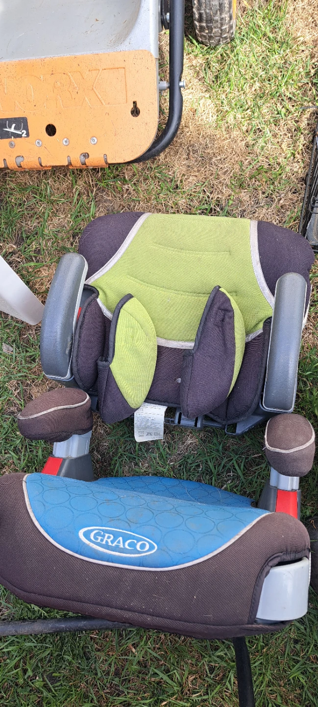 Graco Booster Car Seat - photo 2