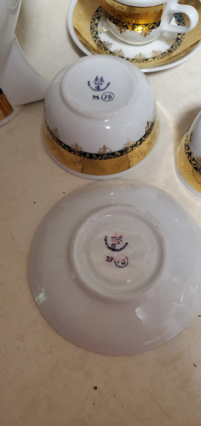 White and Gold Coffee/Tea Set with 6 Cups and Saucers - photo 5