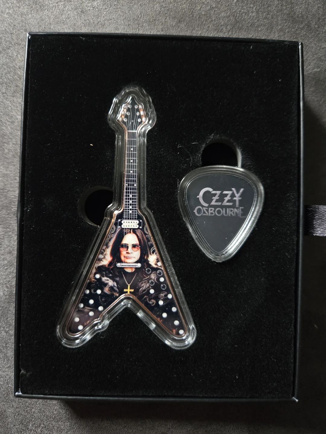 Ozzy Osbourne Guitar & Pick Collection - photo 3