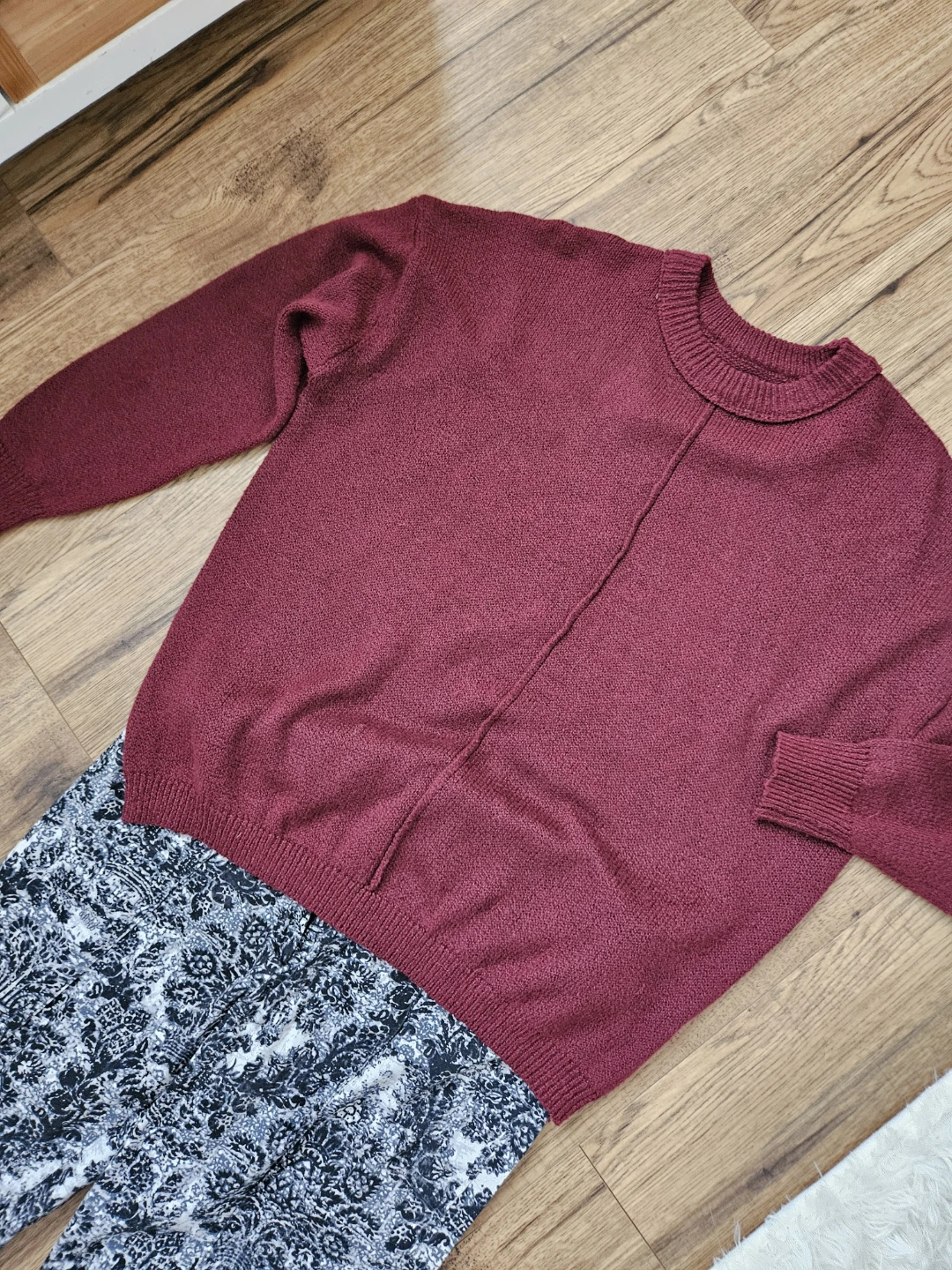 Women's maroon sweater set size Small - photo 2
