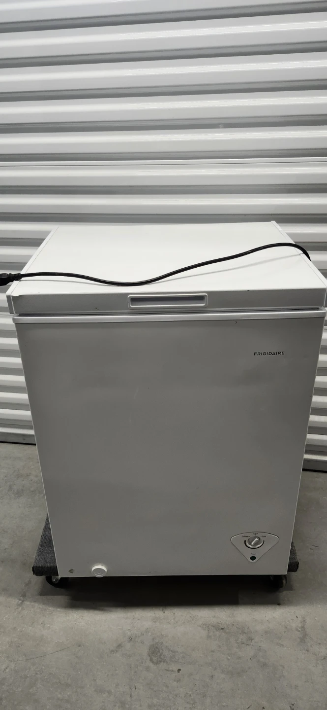 Frigidaire deep freezer 25*21*33"WDH