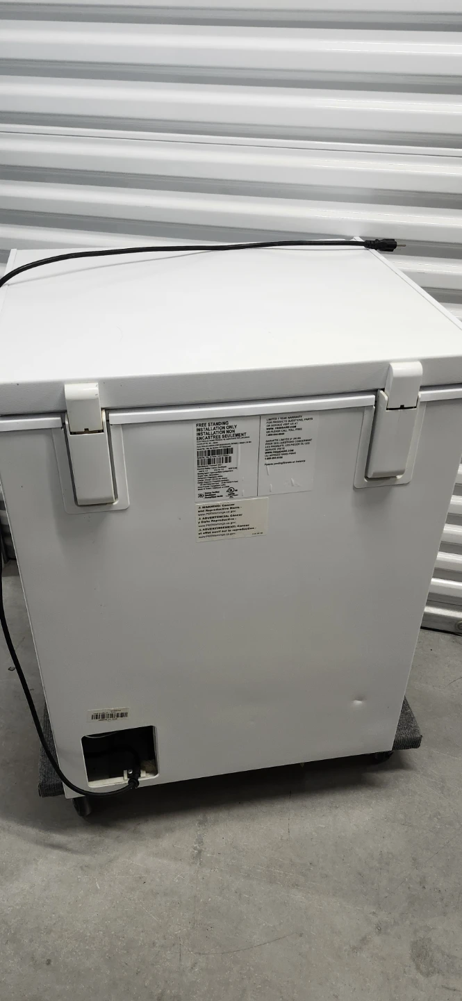 Frigidaire deep freezer 25*21*33"WDH - photo 4