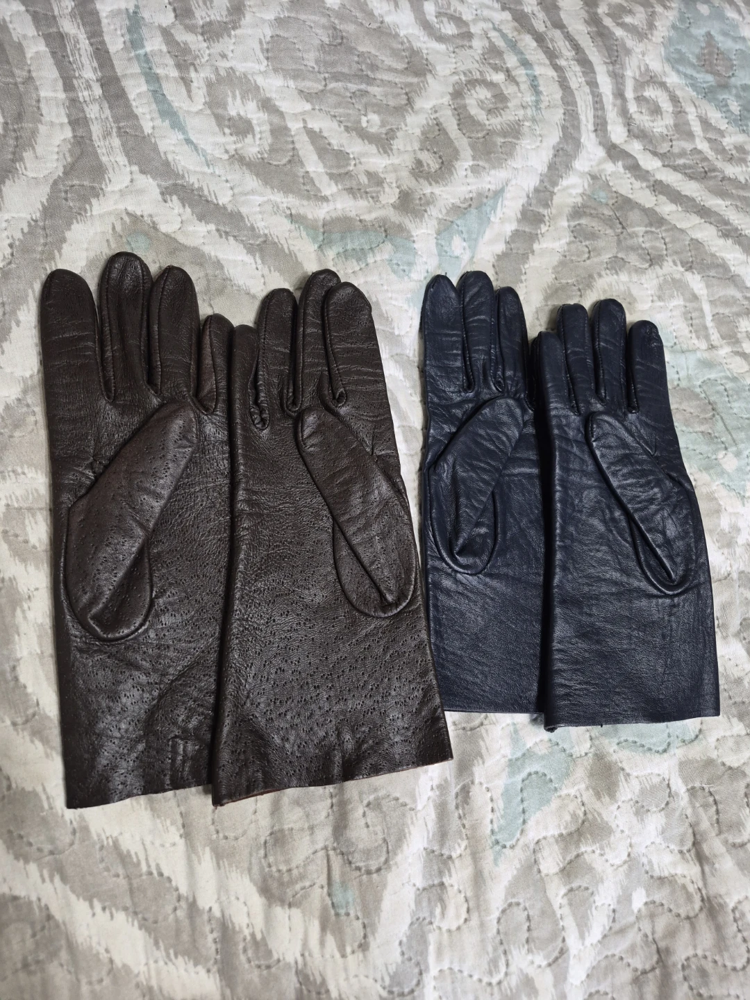 2 Pairs of Ladies Vintage Size Small Leather Gloves