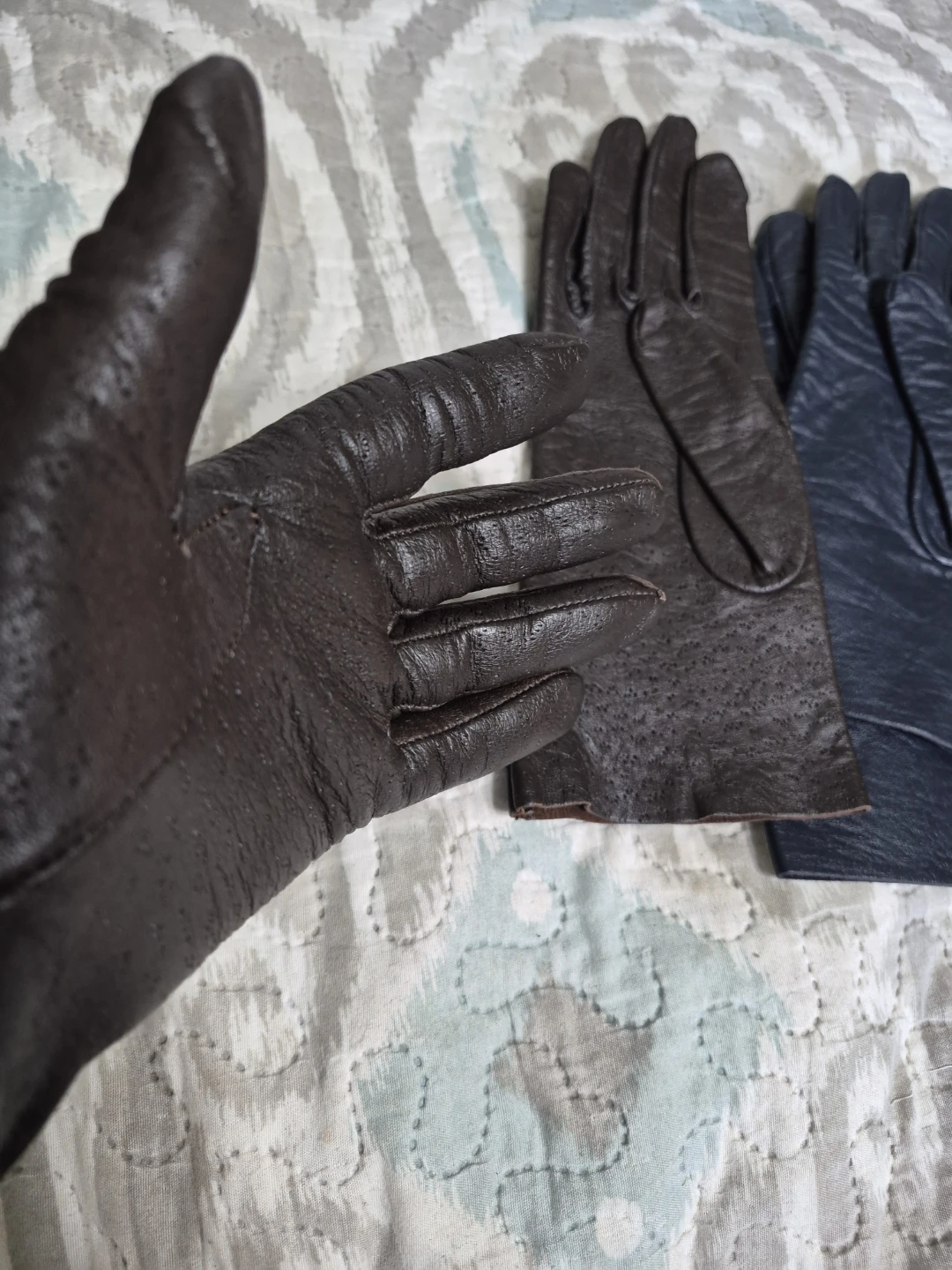 2 Pairs of Ladies Vintage Size Small Leather Gloves - photo 2