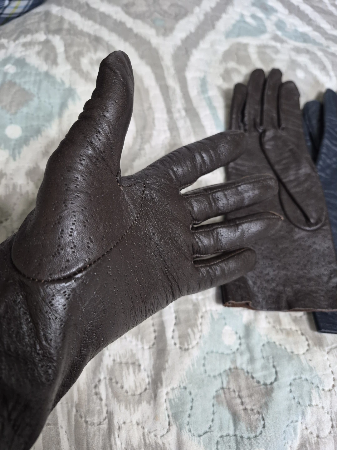 2 Pairs of Ladies Vintage Size Small Leather Gloves - photo 3