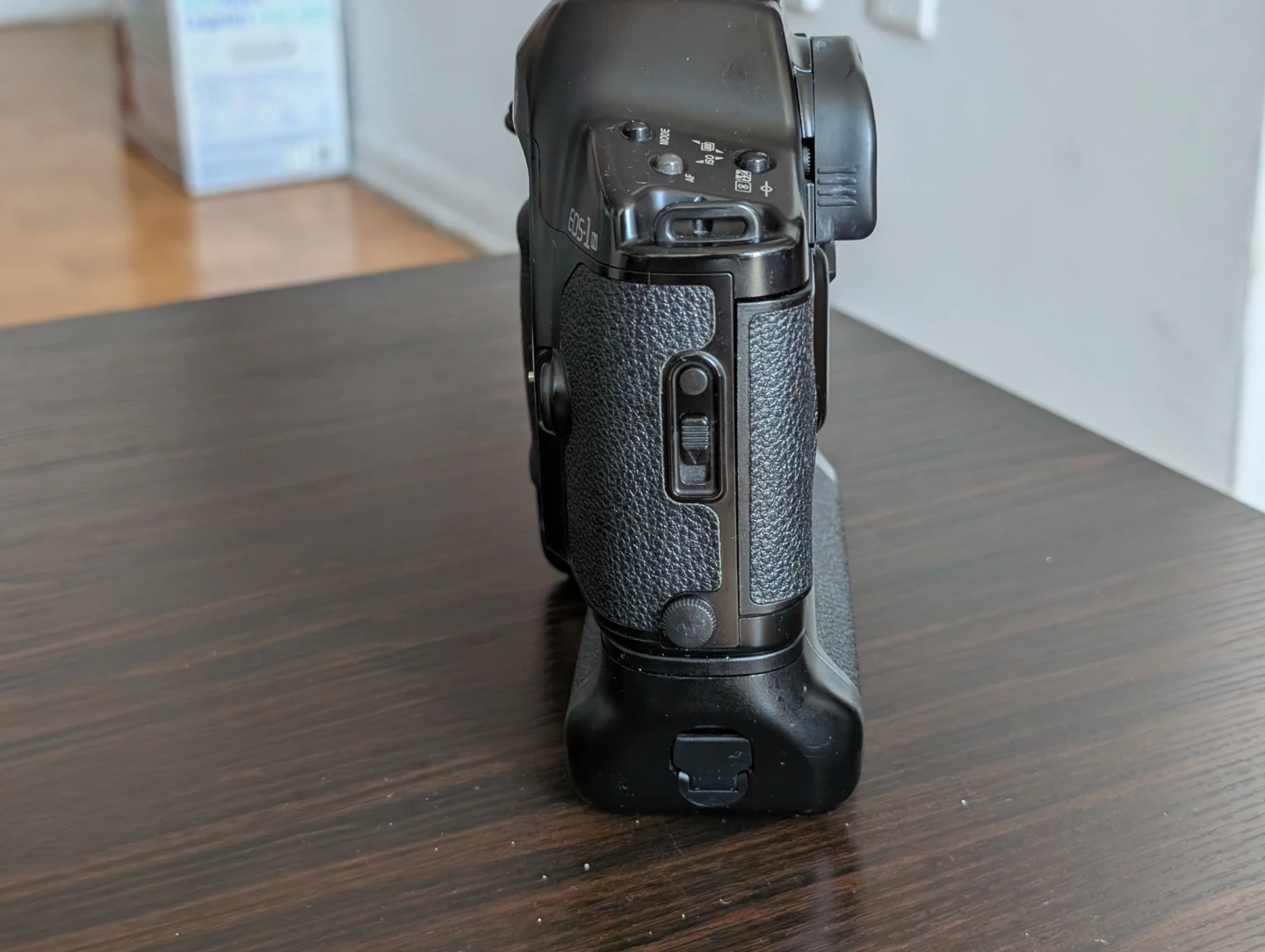 Canon EOS-1N SLR Film Camera with Power Drive Booster E1 - photo 4