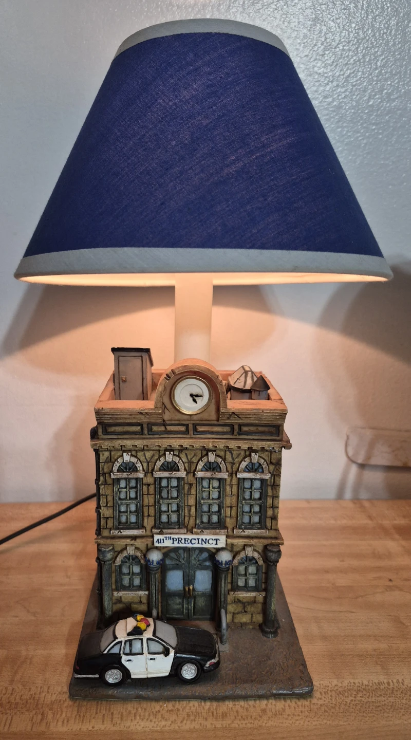Police Precinct Lamp with Police Car Accent - photo 2