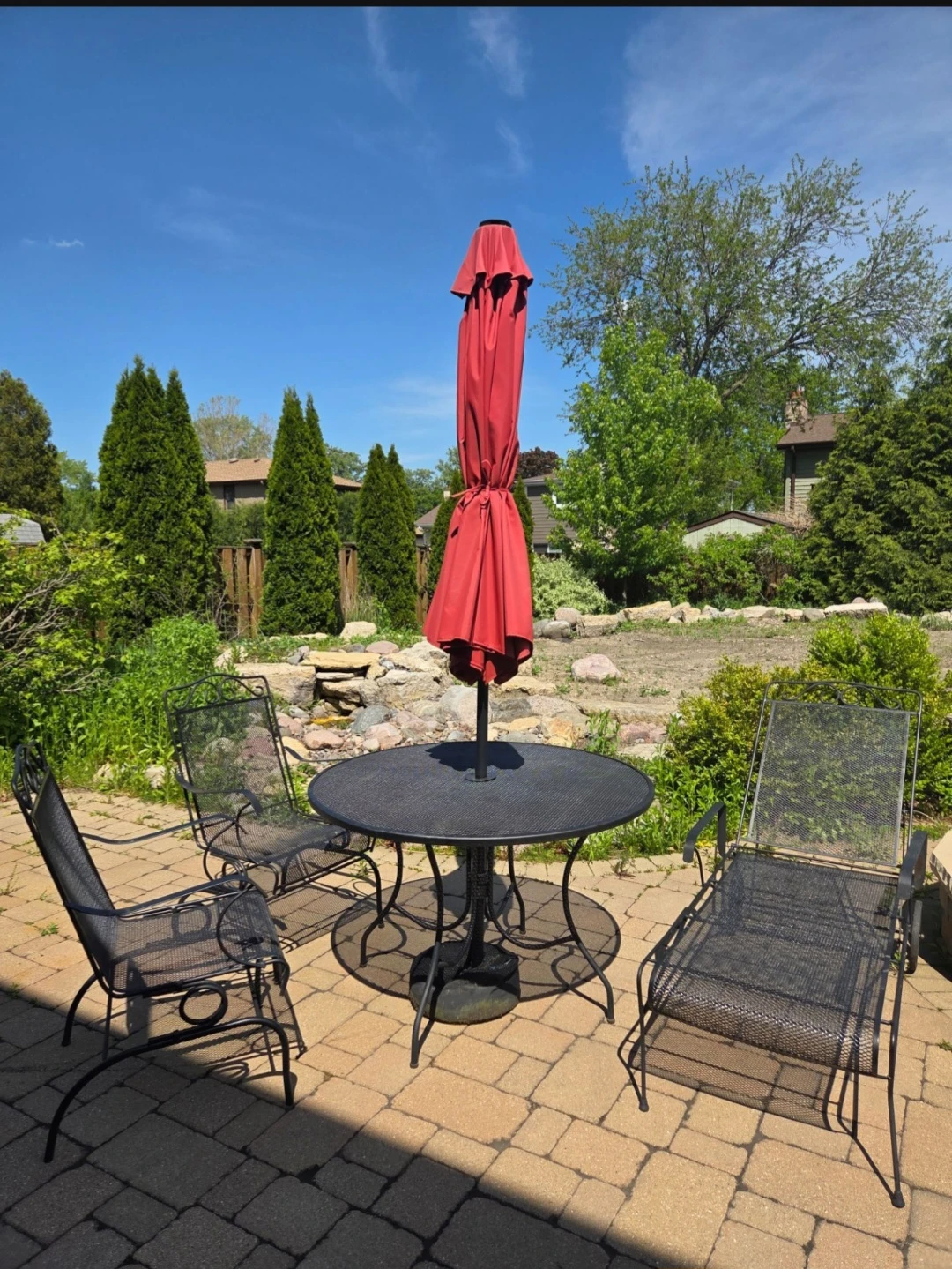 Patio set with umbrella and cushions - photo 3