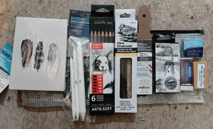 Pacific Arc 23 Piece Sketching Essentials set