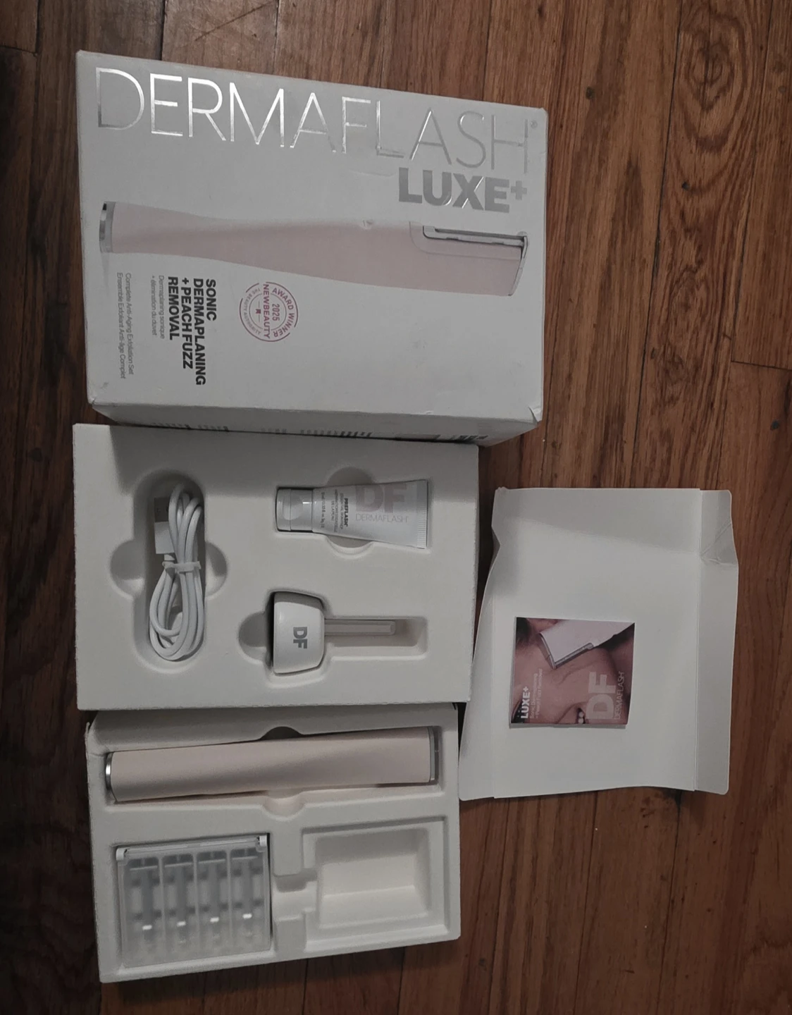 Dermaflash Luxe+ Sonic Dermaplaning Exfoliation Set
