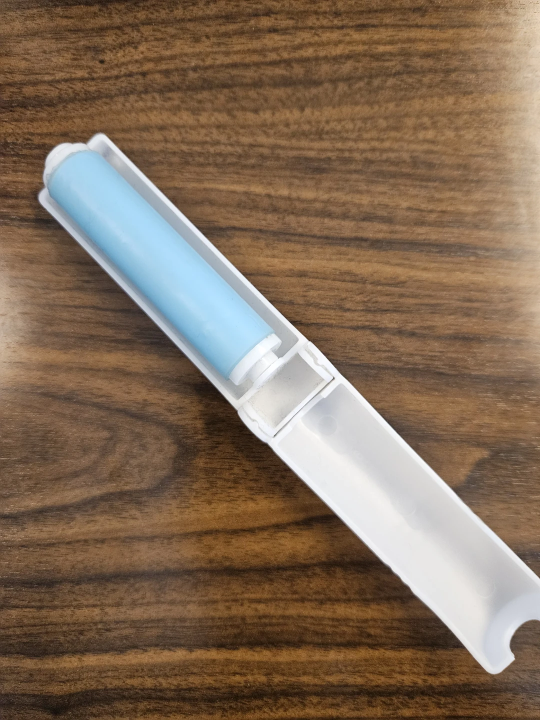 Portable Lint Roller with Blue Roller