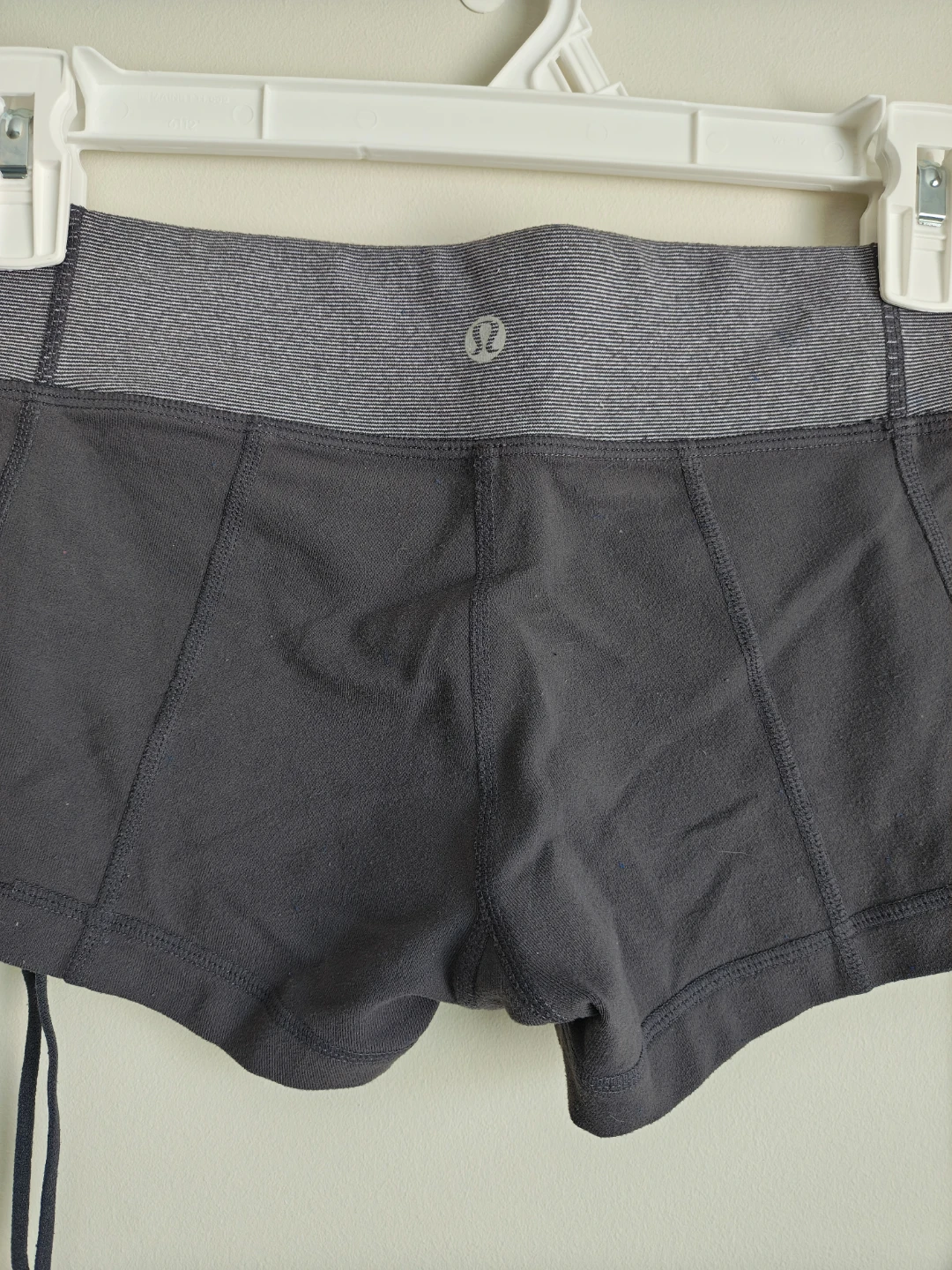 Lululemon Shorts Size 4 - photo 3