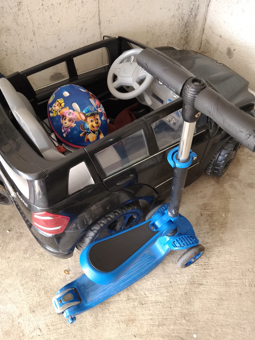 Kids Ride-On Mercedes-Benz Style Car