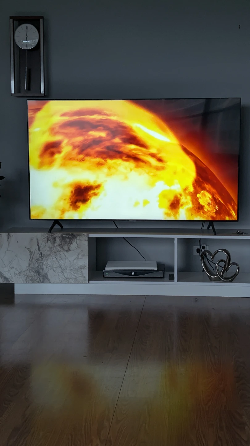 Samsung 65" Smart TV - photo 2