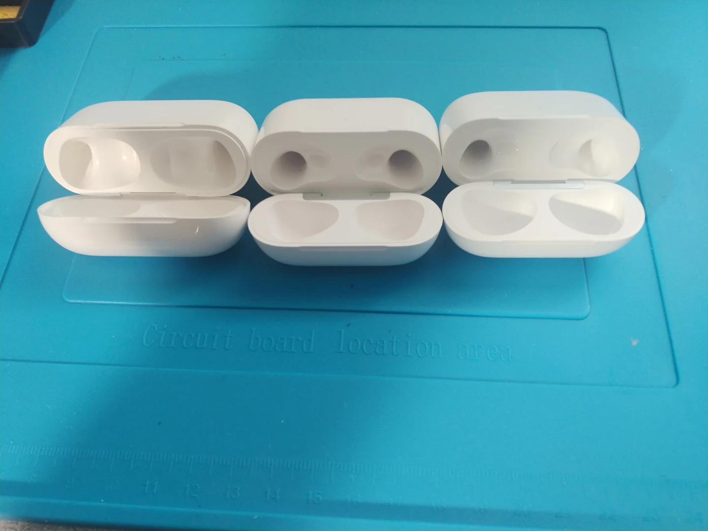 Apple AirPods Wireless Charging Cases - photo 5