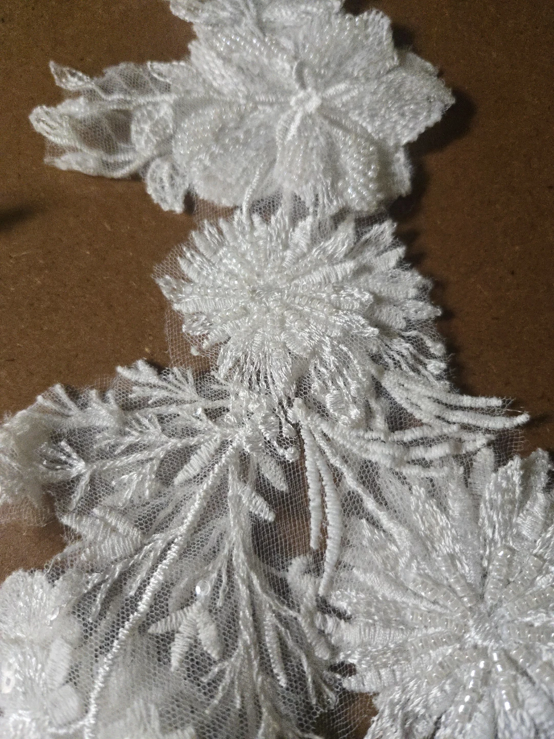 2 Pairs White Lace Appliques with Beads and Sequins - photo 2