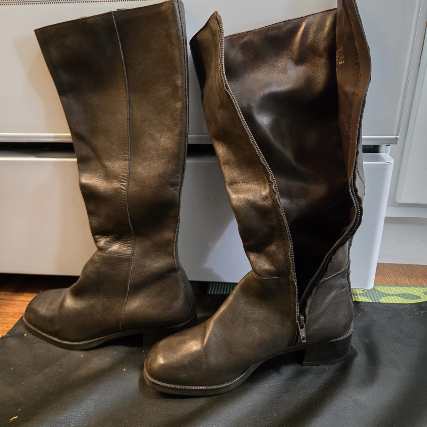 * FREE * Dark Brown Leather Knee-High Boots SIZE 6 1/2