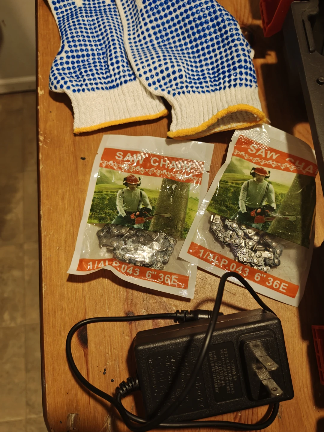 YUNXI 21V Li-ion Battery Chainsaw Kit with 2 Chains & Gloves - photo 5