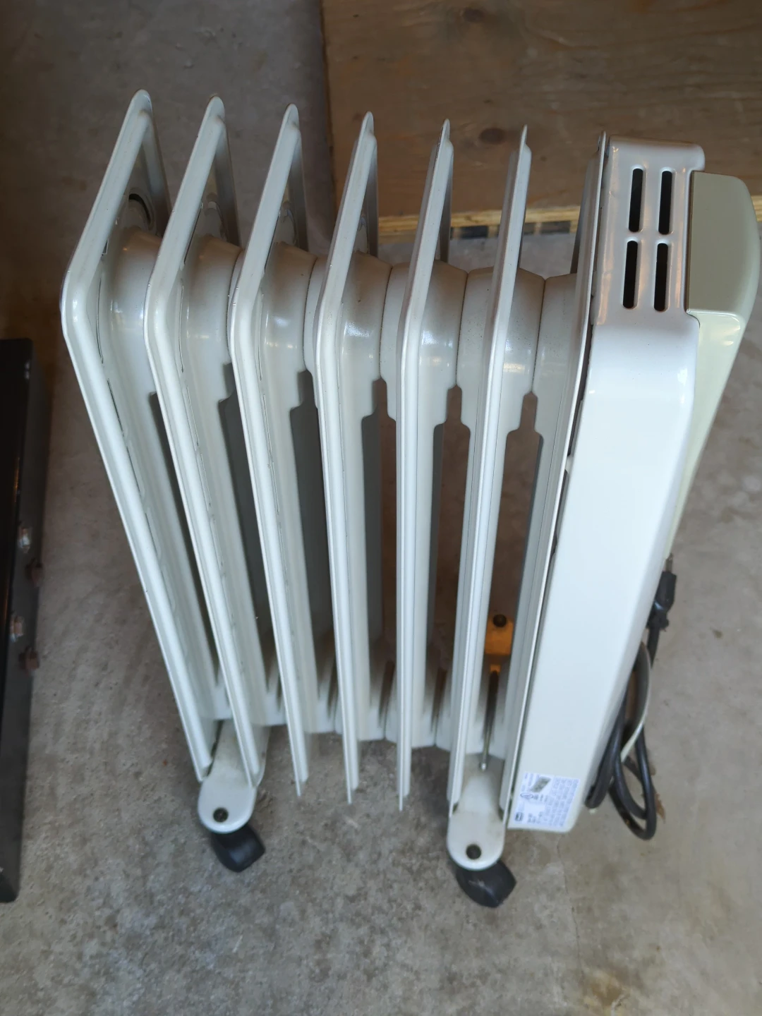 DeLonghi Oil-Filled Radiator Heater - photo 2