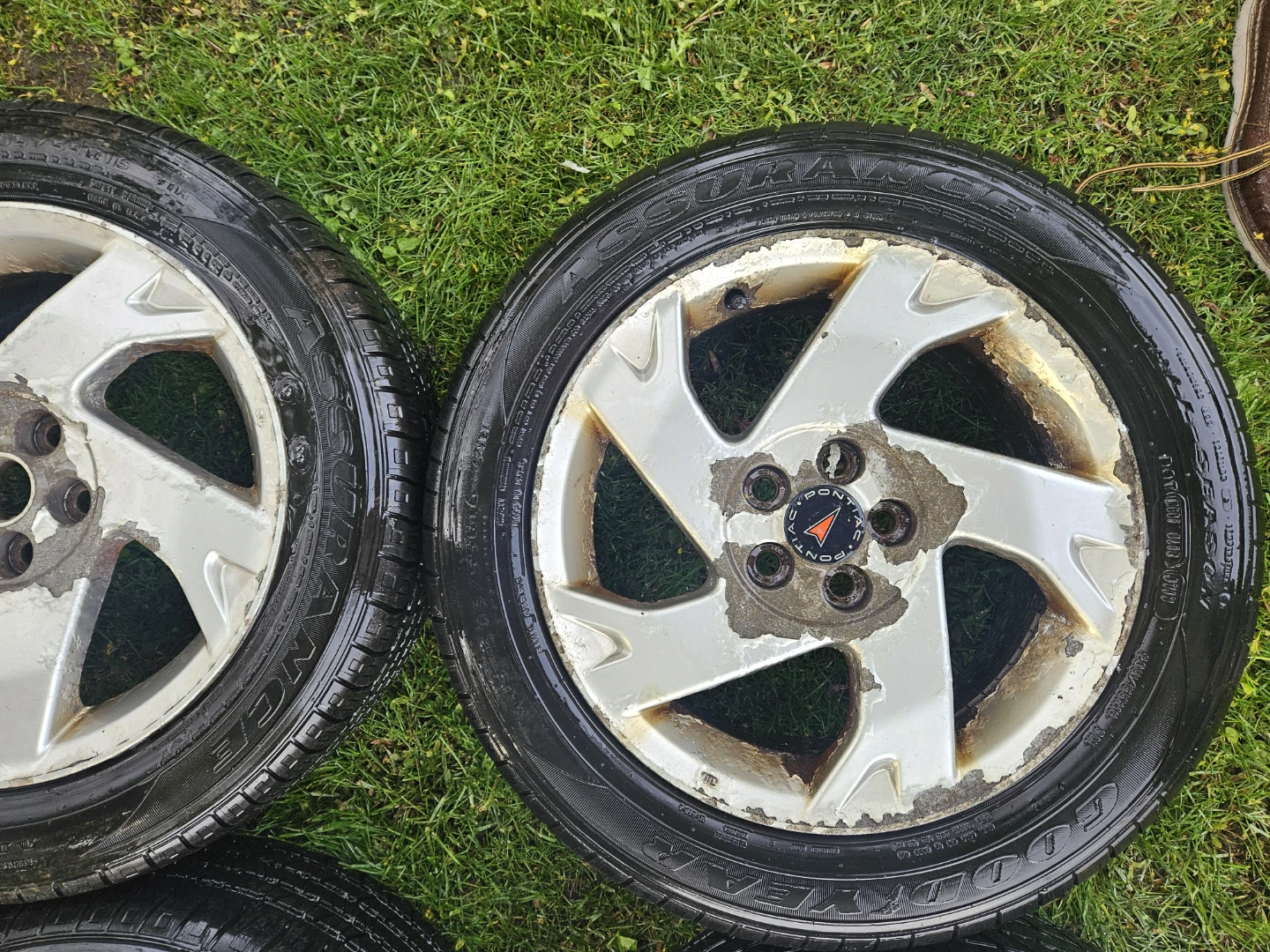 Set of 4 Goodyear Assurance All-Season Tires - photo 3