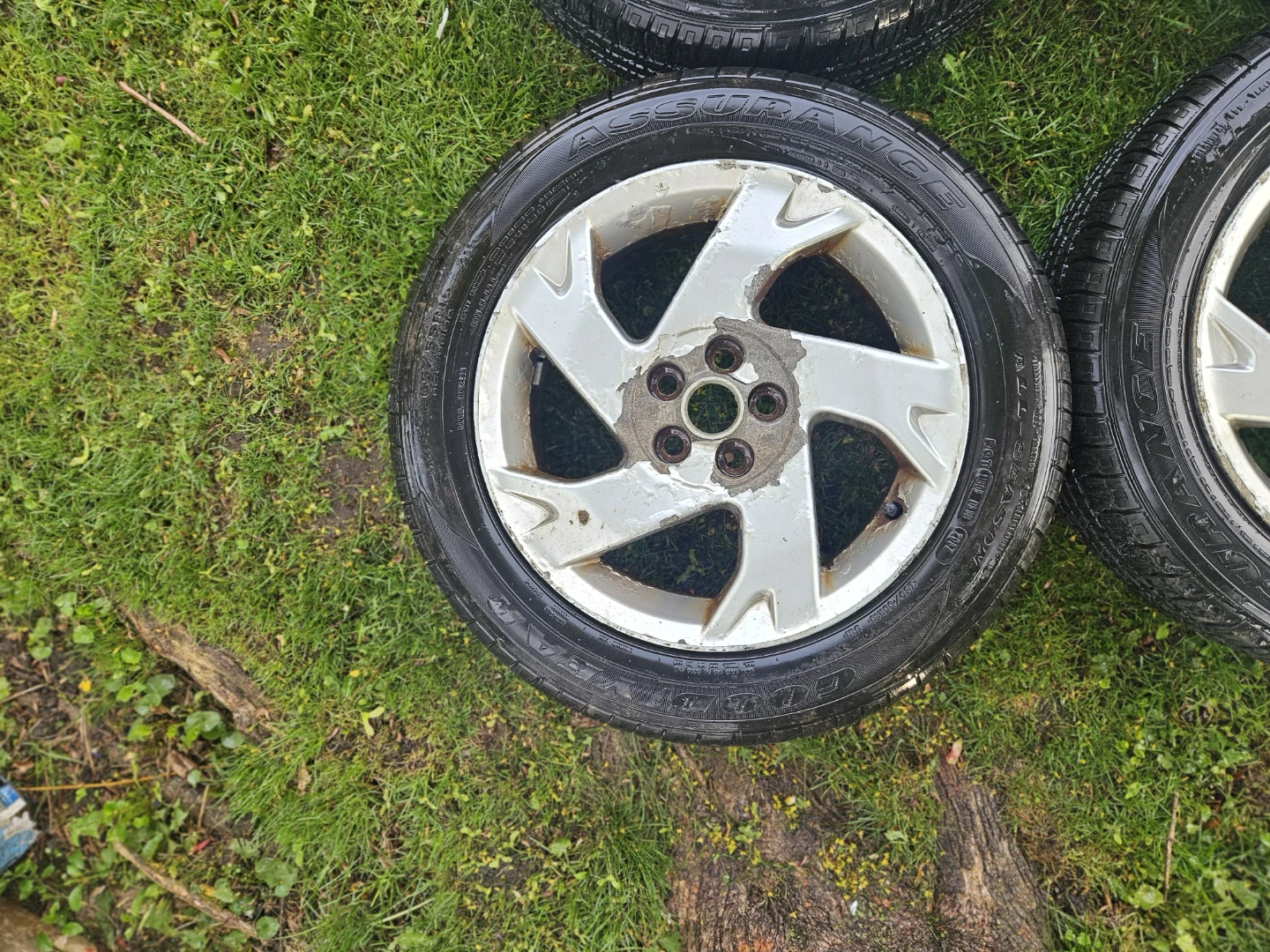 Set of 4 Goodyear Assurance All-Season Tires - photo 5