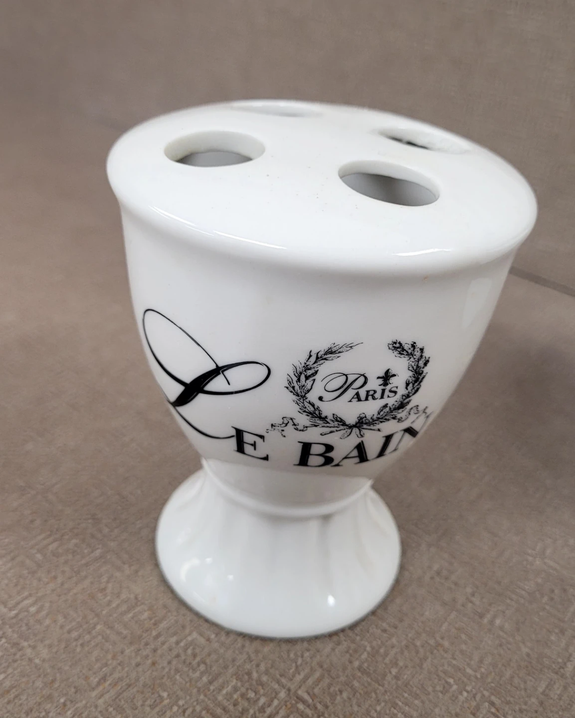 White Toothbrush Holder with "Le Bain Paris" design🥕🌱