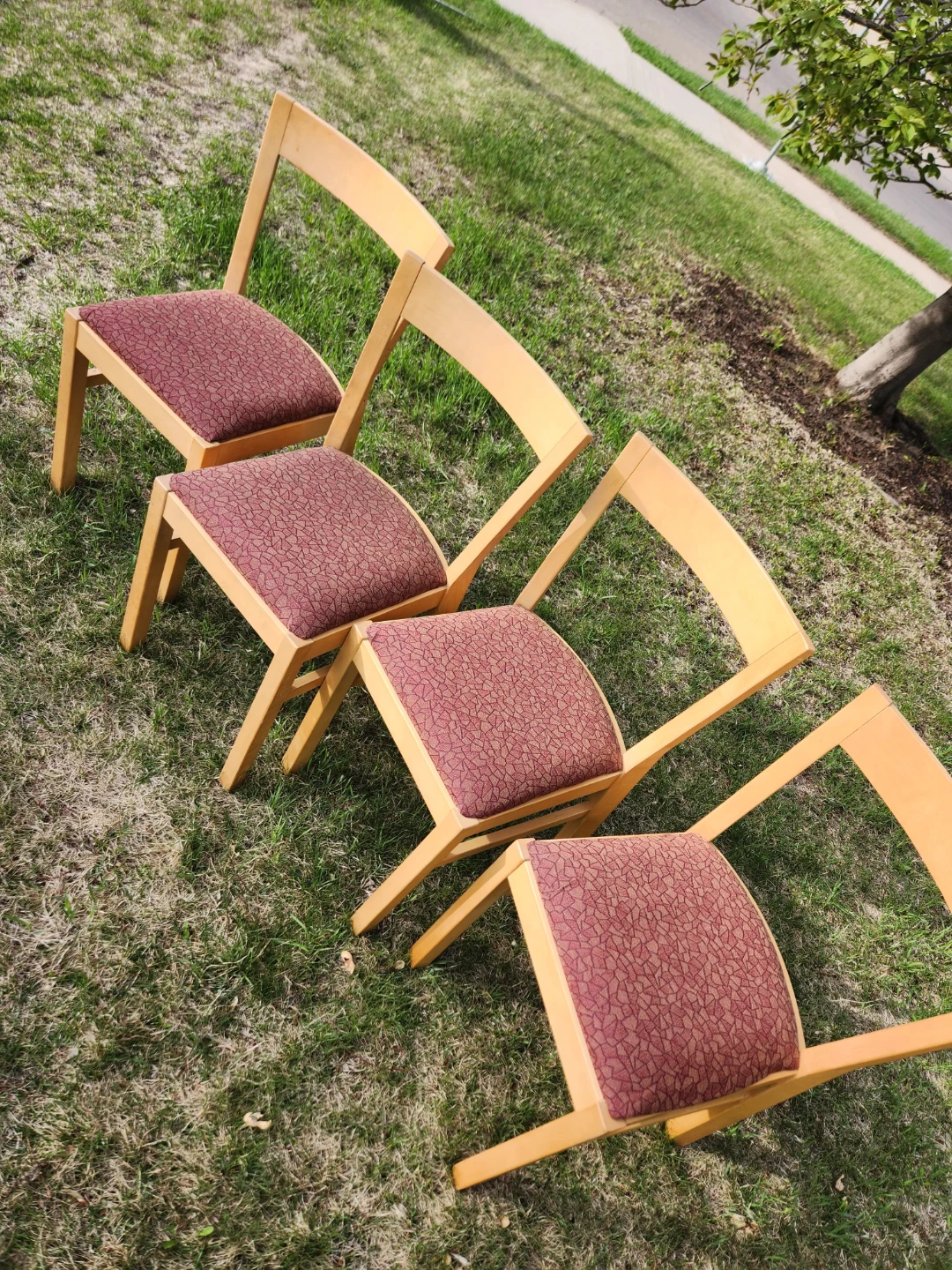 4 vintage wood dining chairs, upolstery clean! - photo 3