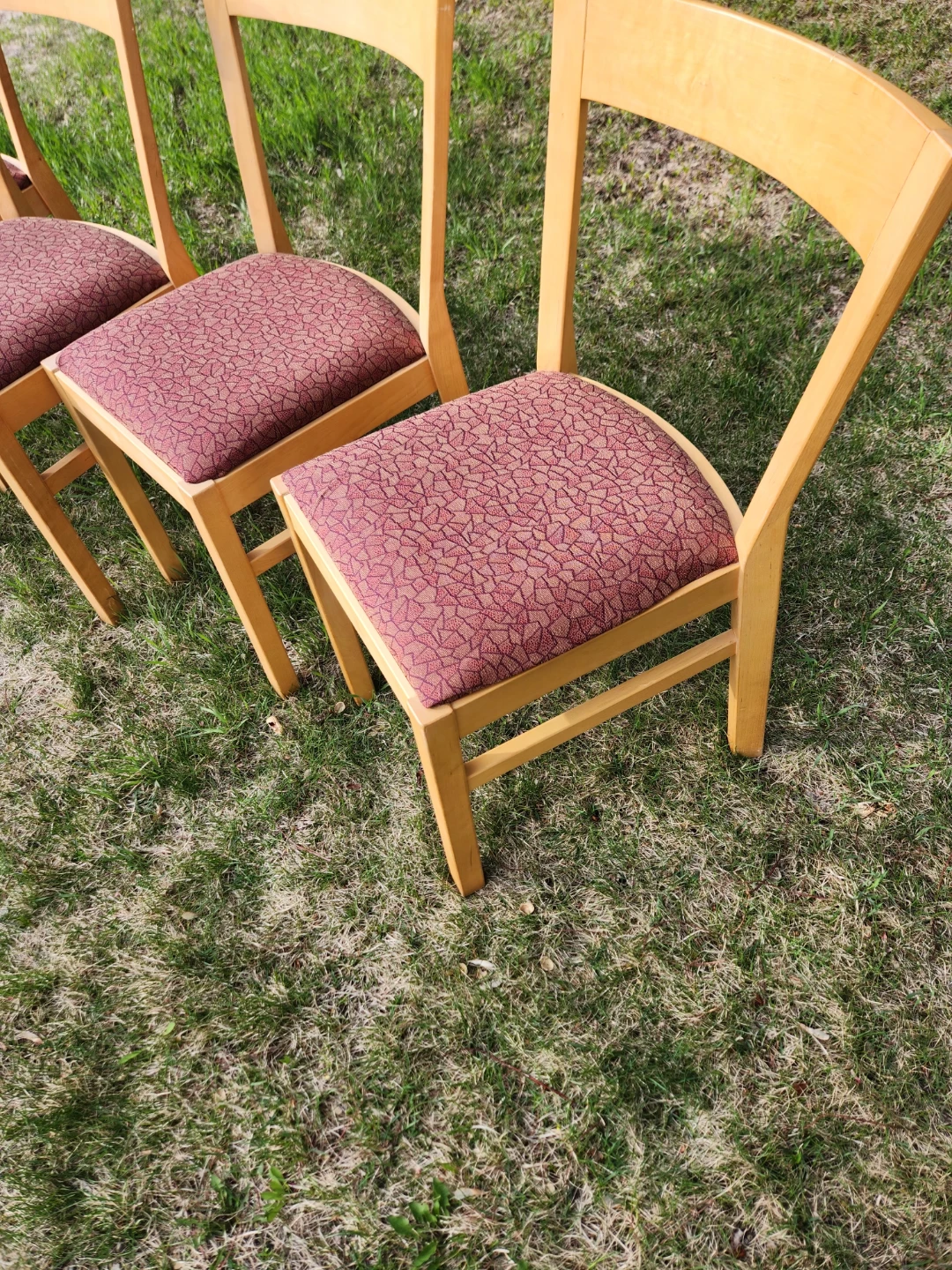 4 vintage wood dining chairs, upolstery clean! - photo 5
