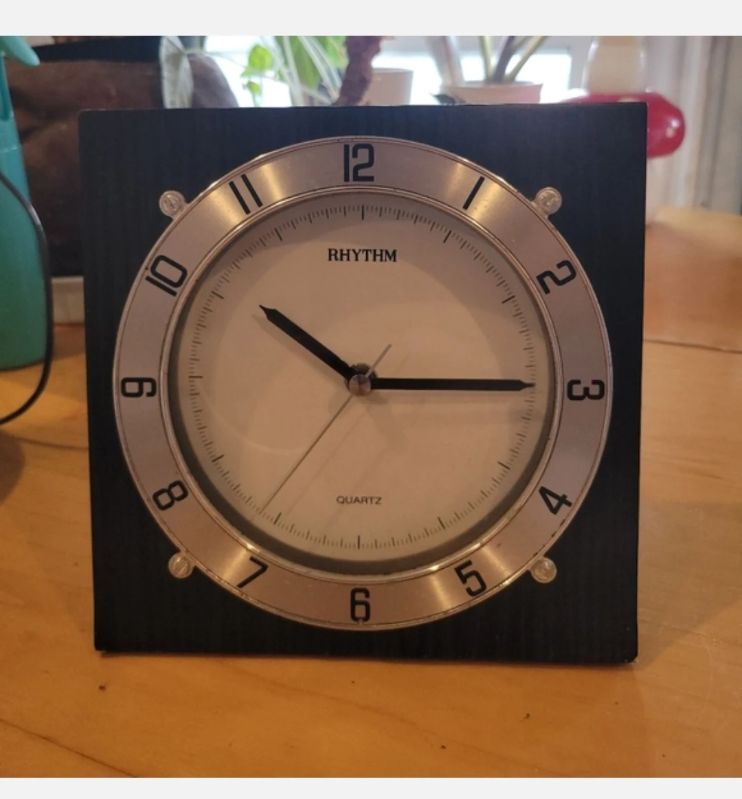 Vanity clock works counterclockwise Rhythm Quartz Alarm Clock