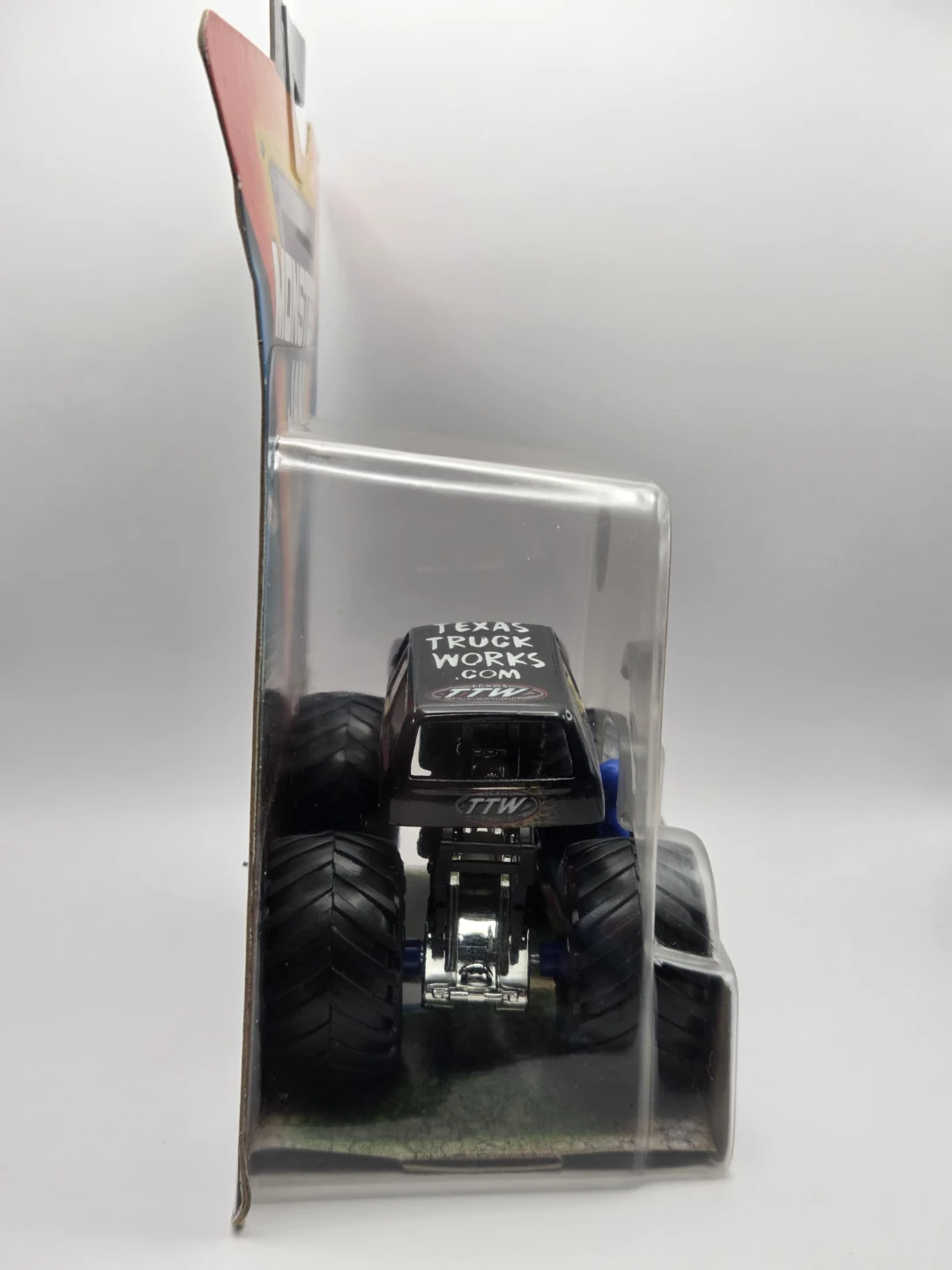 Monster Jam Bounty Hunter 1:64 Scale - Spin Master (New In Box) - photo 4