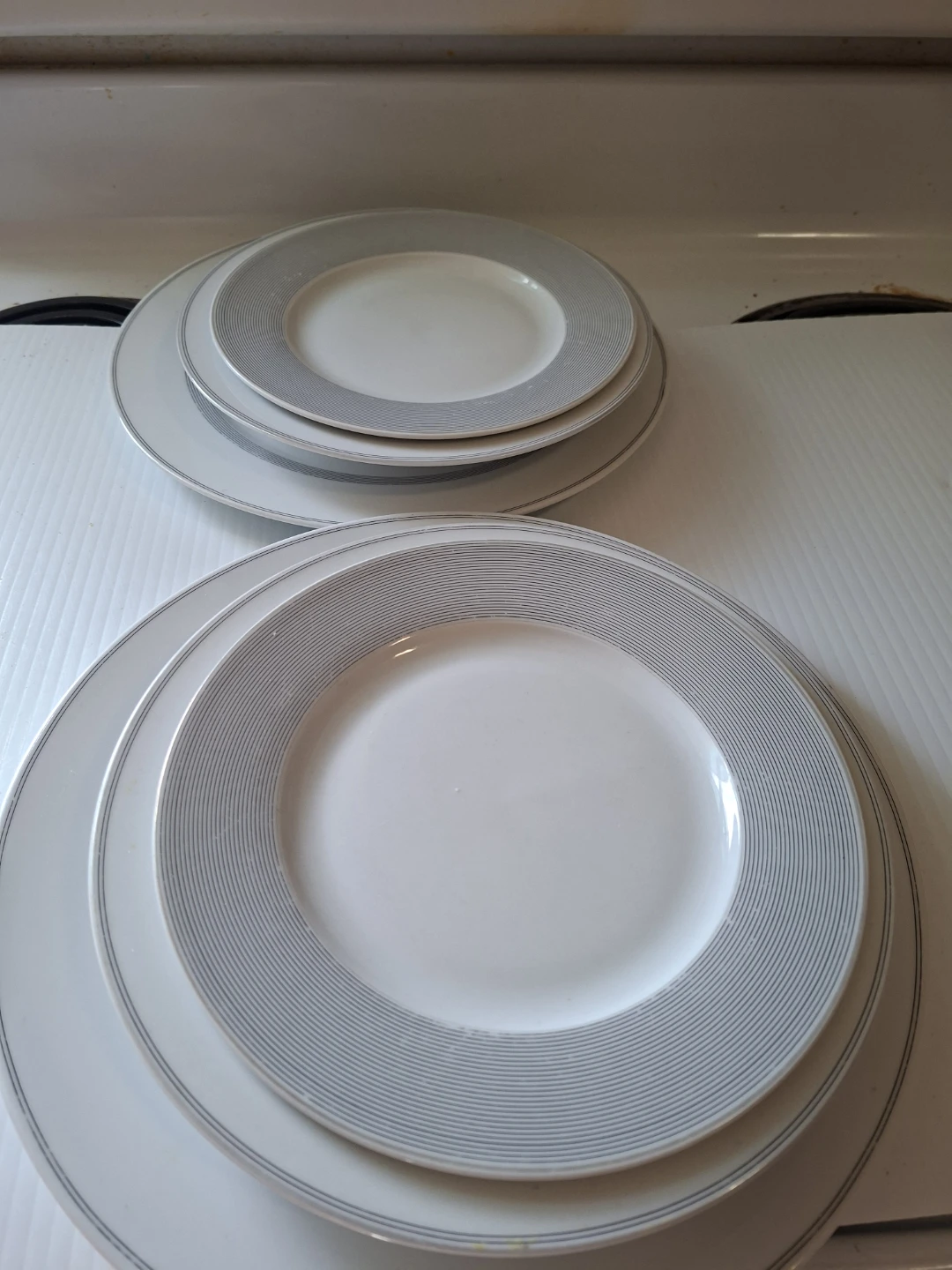 White Dinner Plates with Silver Rim Set - photo 2