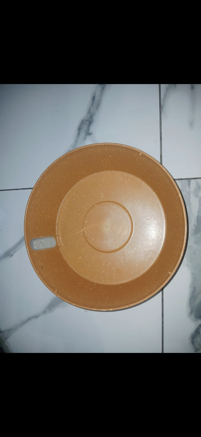 Plastic plant saucer