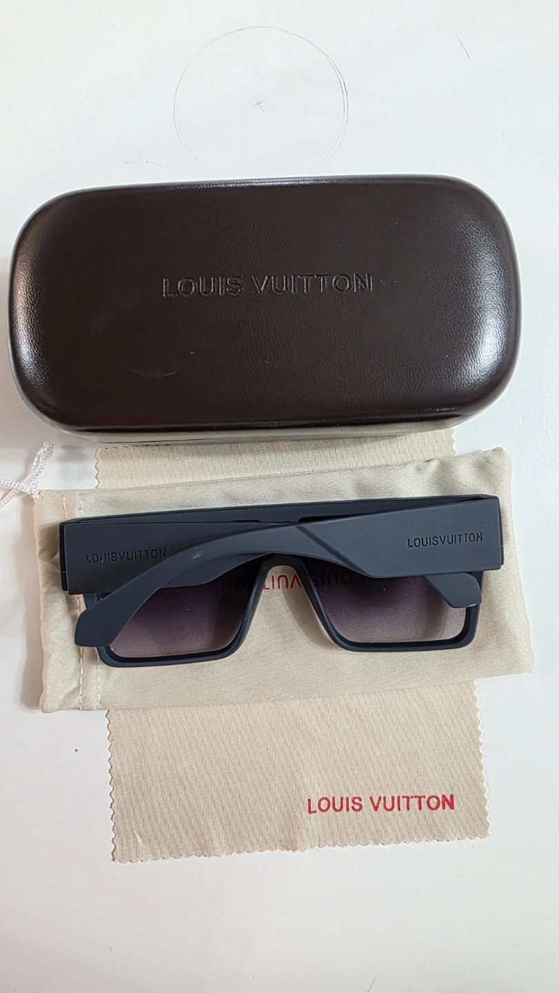Sunglasses with Case - photo 2