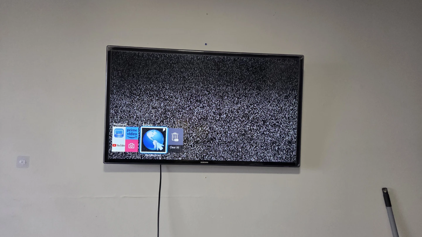 Samsung smart TV 42Inch with a wall mount