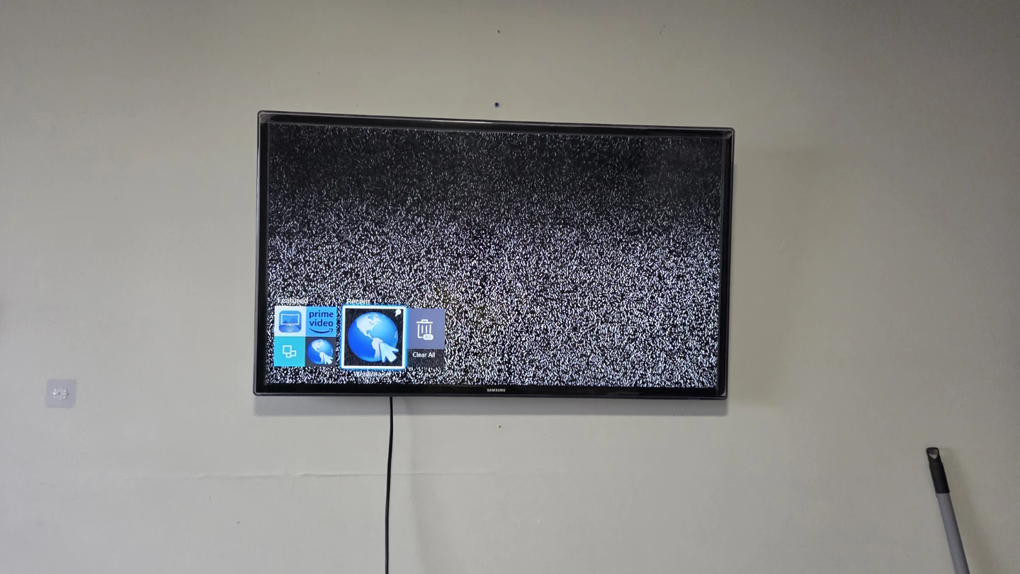 Samsung smart TV 42Inch with a wall mount - photo 2