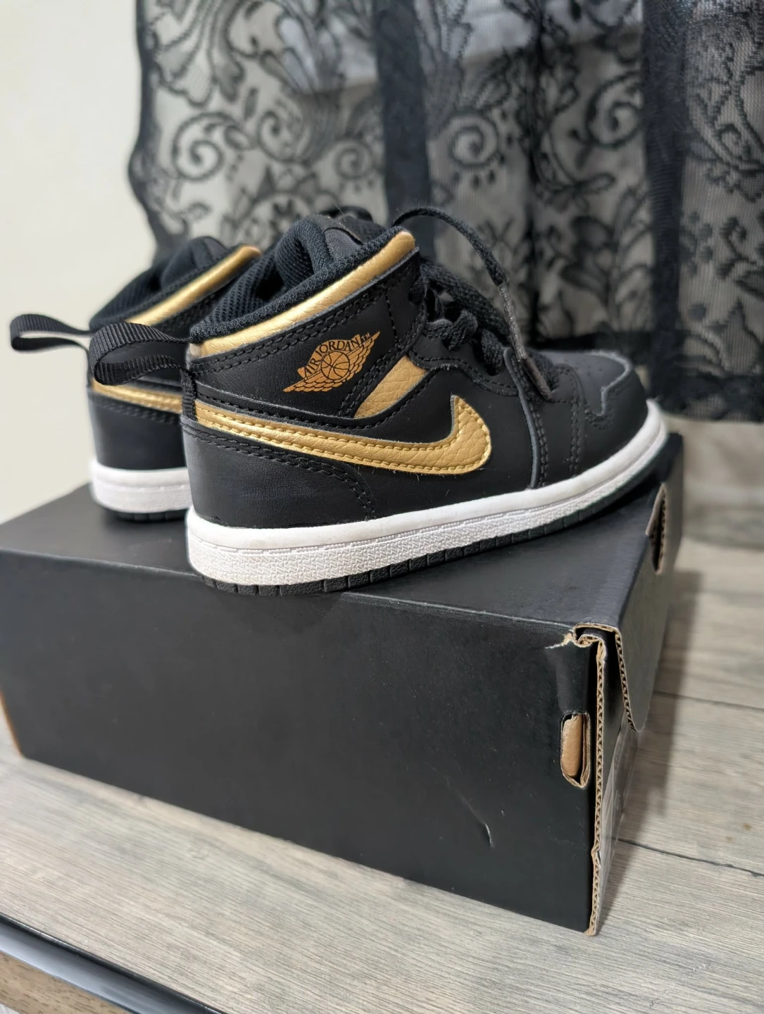 Jordan 1 Mid (TD) Toddler Shoes - Black/Metallic Gold, Size 7C - photo 4