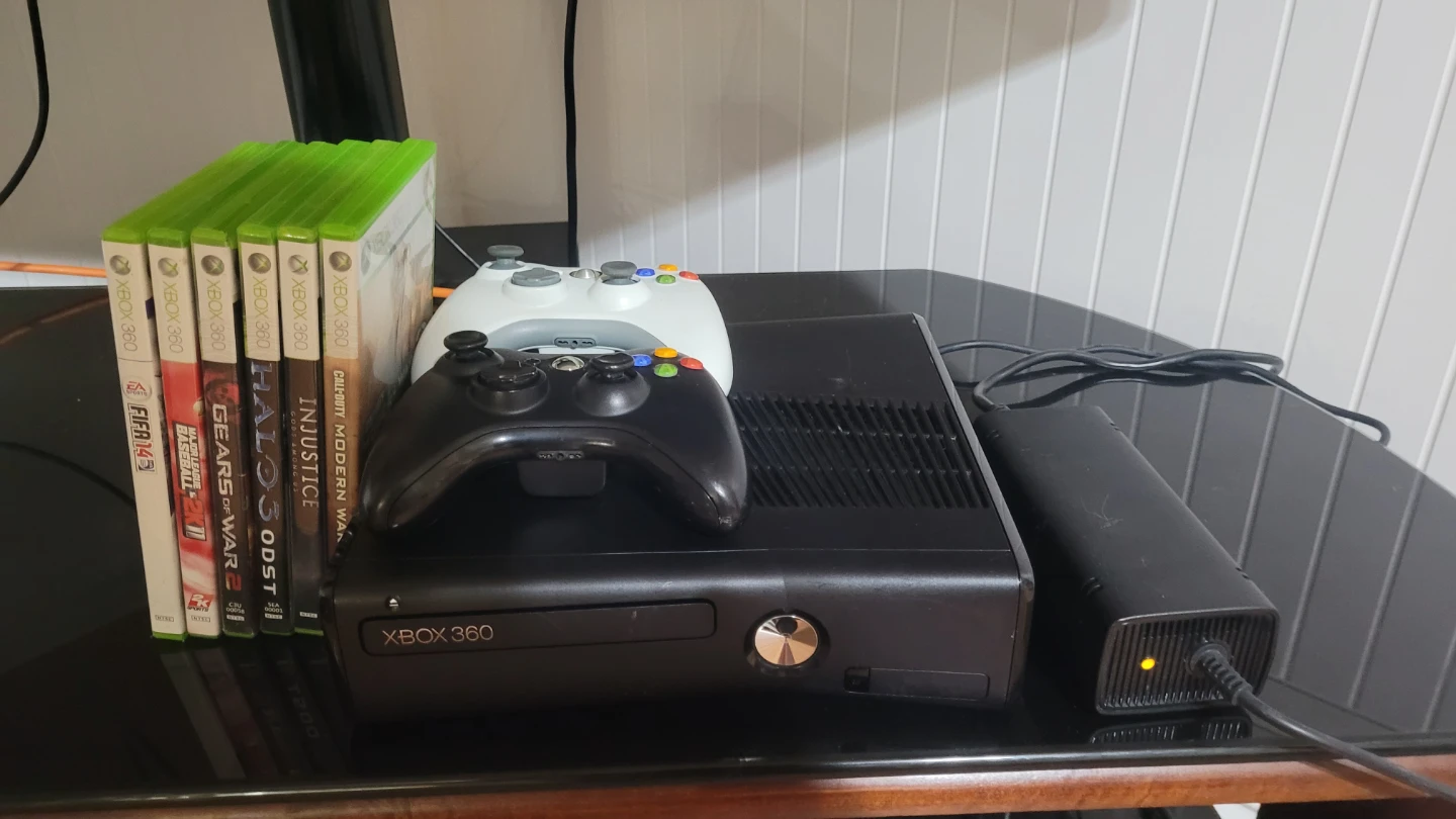 Xbox 360 Console Bundle with 6 Games and 2 Controllers