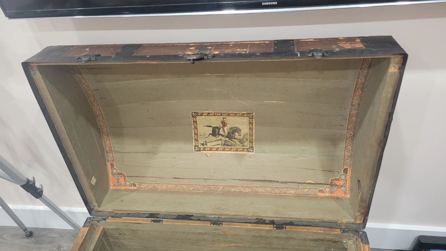Antique Steamer Trunk Storage Chest - photo 2