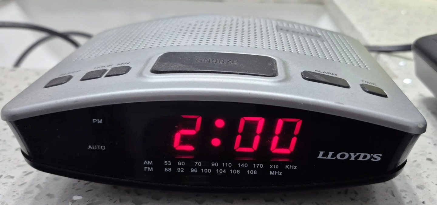 LLOYD'S AM/FM Digital Alarm Clock Radio - photo 2
