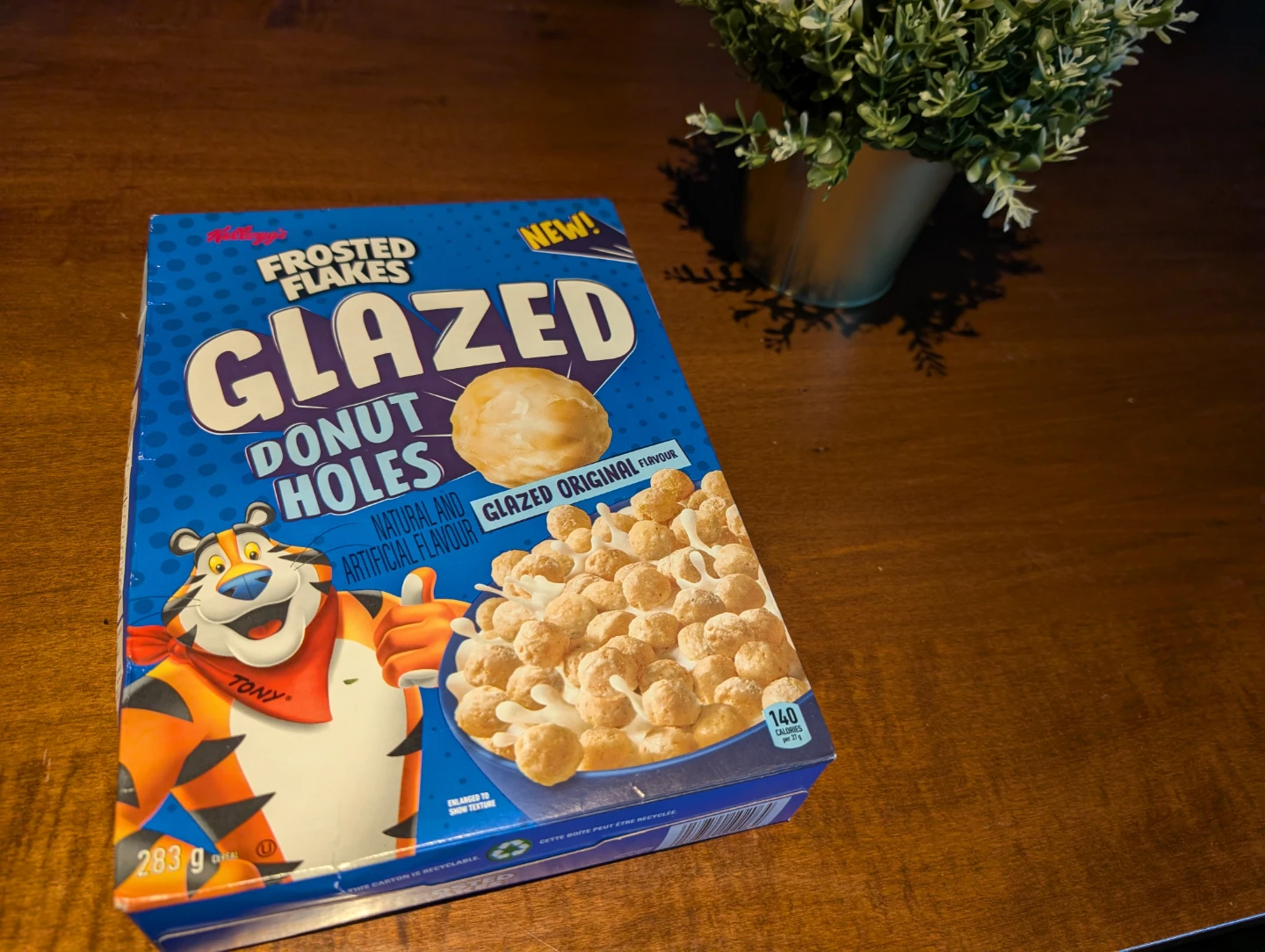 Kellogg's Frosted Flakes Glazed Donut Holes Cereal