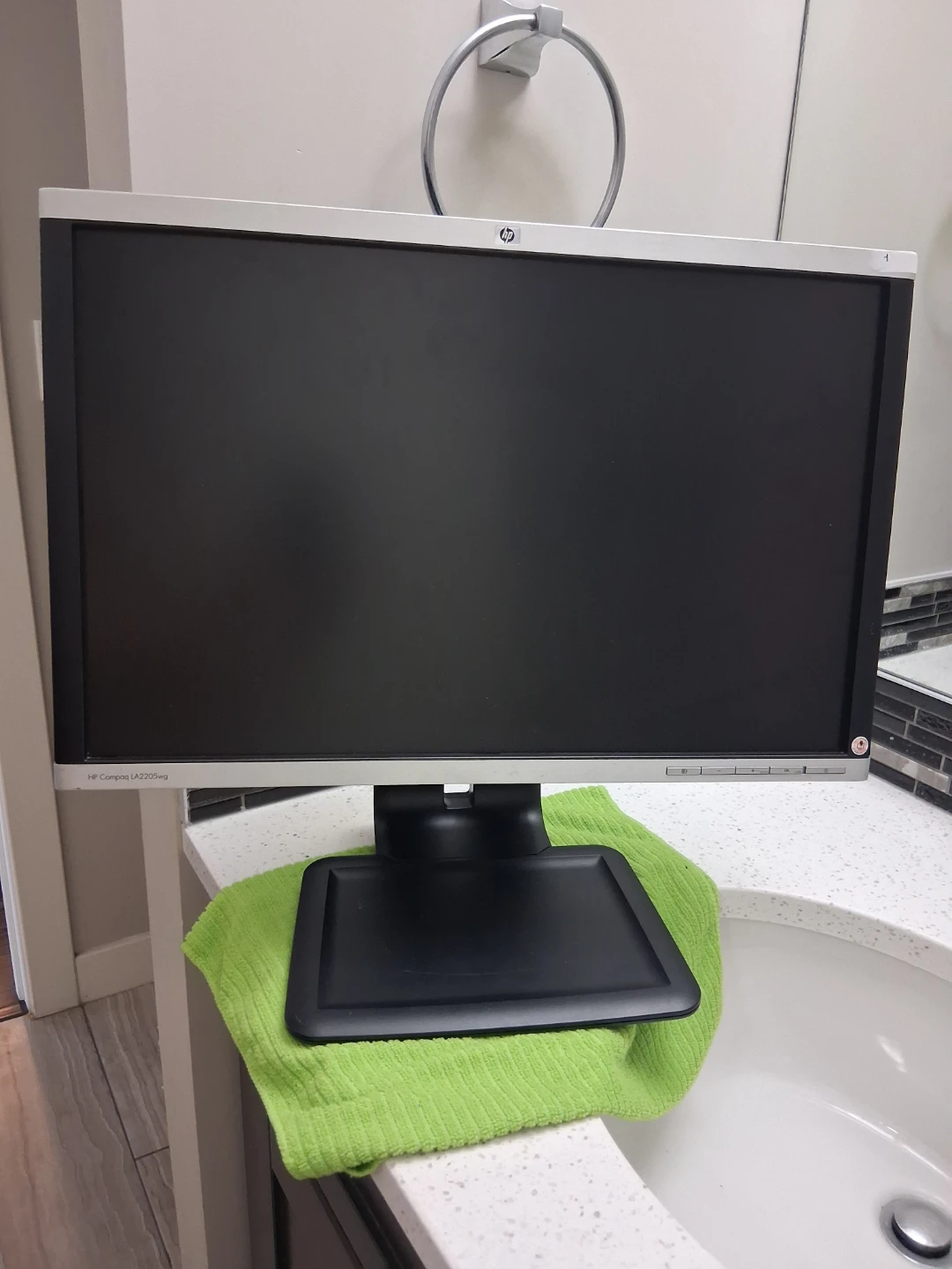HP Compaq LA2205wg Monitor